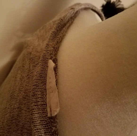 Lush light weight knit sweater - Picture 2 of 3